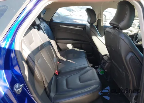 2016 Ford Fusion Energi Titanium z USA, uszkodzony, nr VIN 3FA6P0SU0GR235942